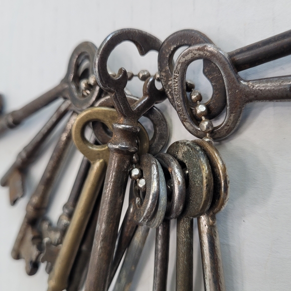 Antique Skeleton Keys Collection Of 14 - Picture 2 of 4